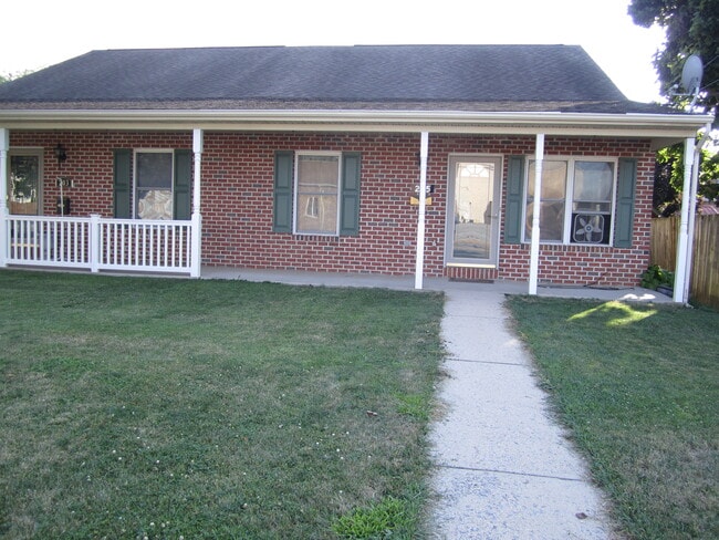 Primary Photo - 205 N Walnut St