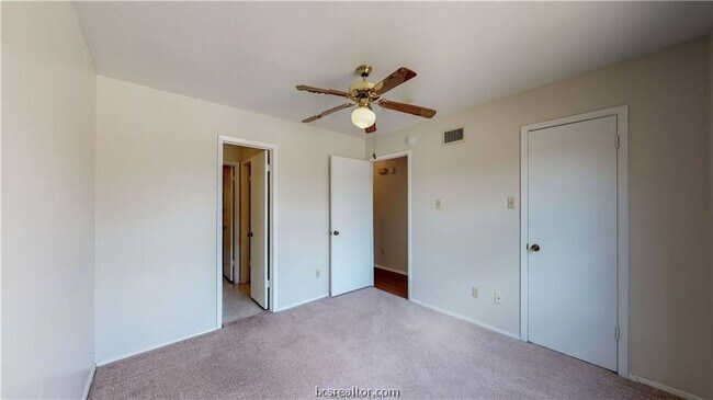 Building Photo - 307 Manuel Dr
