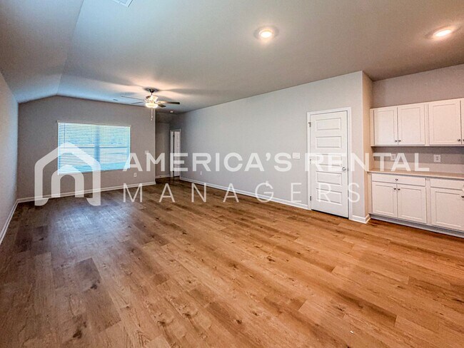 Building Photo - 4032 River Bend Rd