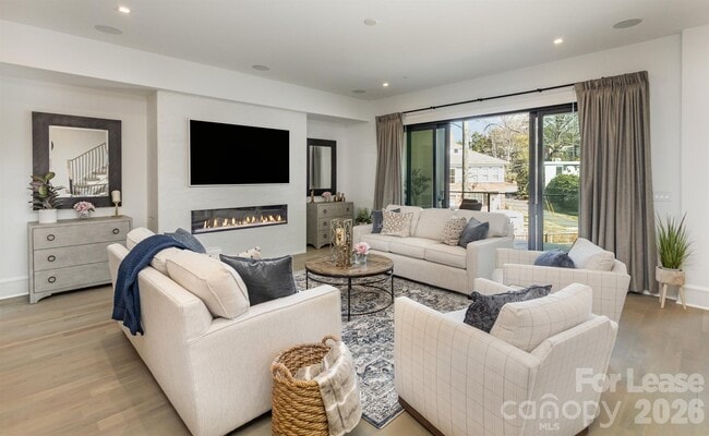 Building Photo - 616 Queens Rd