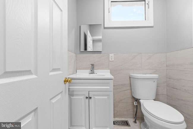 Building Photo - 346 Ridgeway St