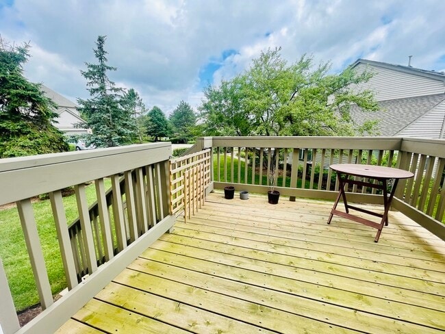 Building Photo - 517 Willow Way