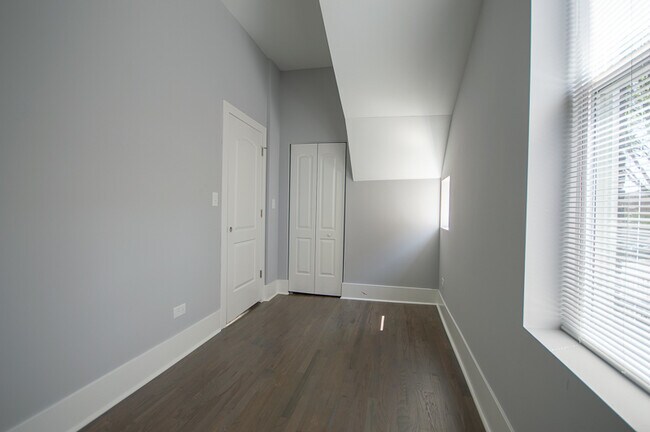 Building Photo - 1726 W 21st St