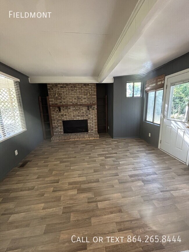 Building Photo - 104 Crescent Ridge Dr