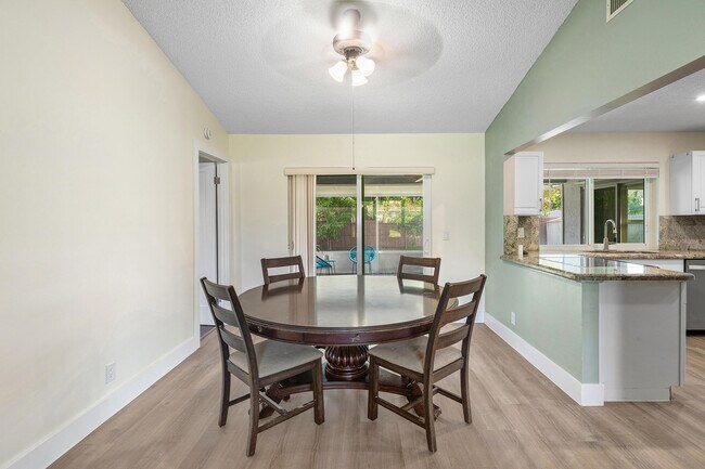 Building Photo - 1100 Basswood Pl