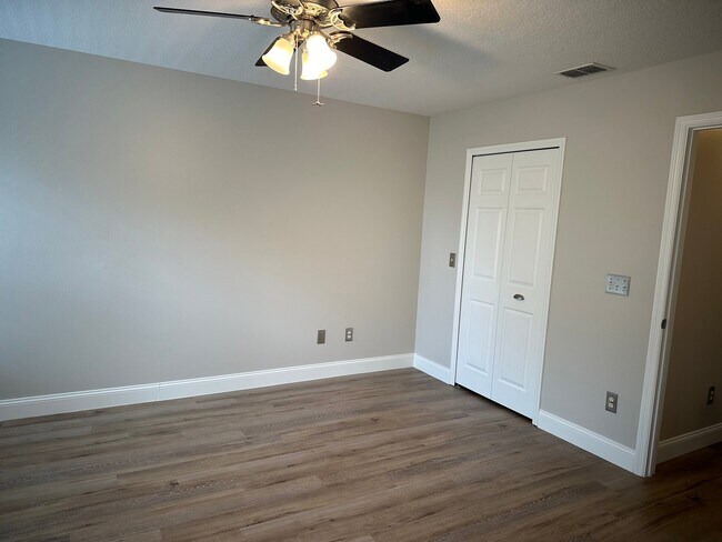 Building Photo - 1214 S Beach Cir