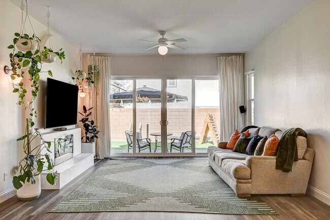 Building Photo - BEAUTIFUL 3 BED 2 BATH IN GATED MOUNTAINS ...