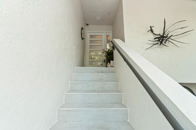 Building Photo - 2335 S Ocean Blvd