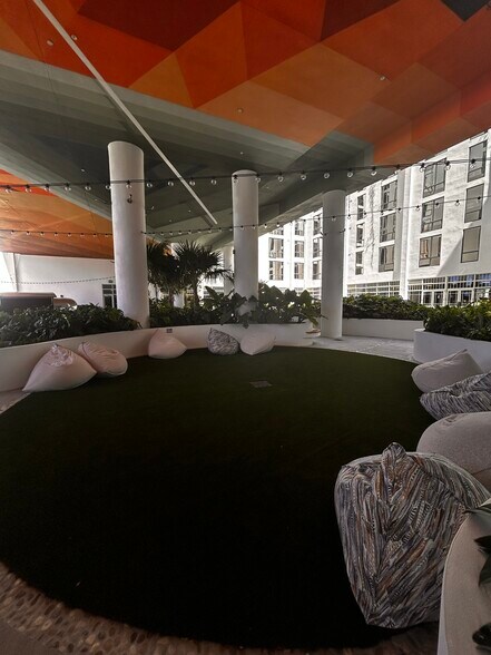 Building Photo - 1940 NW 2nd Ct