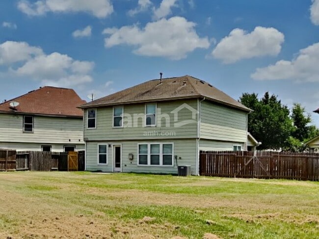Building Photo - 29103 Legends Hill Dr