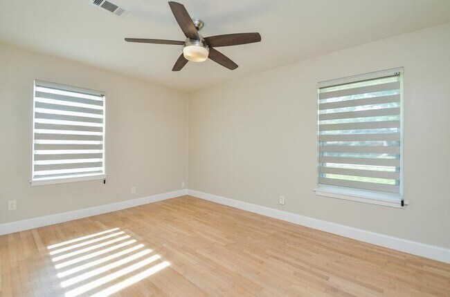 Building Photo - 8330 Waterbury Dr
