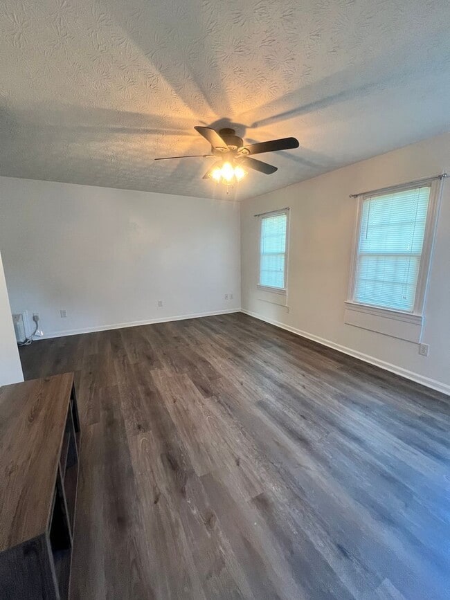 Building Photo - Great Duplex for Rent