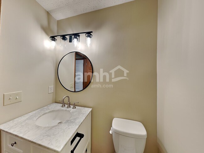 Building Photo - 3725 Lake Mead Dr