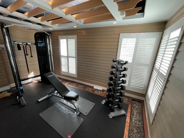 Building Photo - 883 Broadway