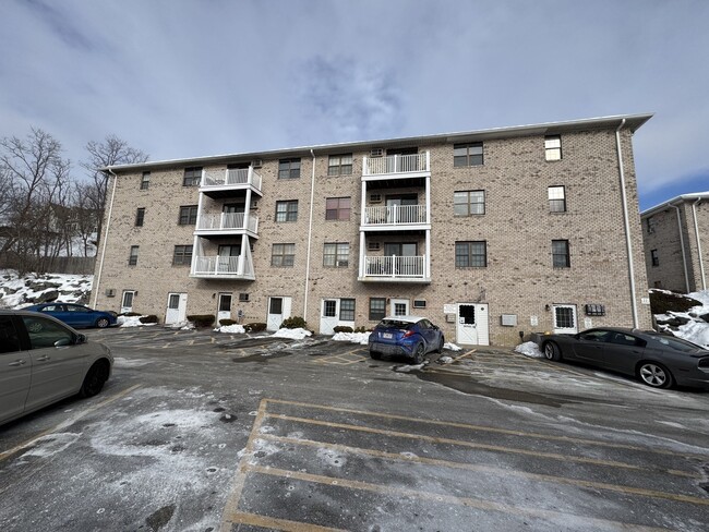 Building Photo - 22 Kenmar Dr