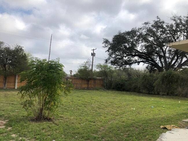 Building Photo - 22 Jackson Ave W