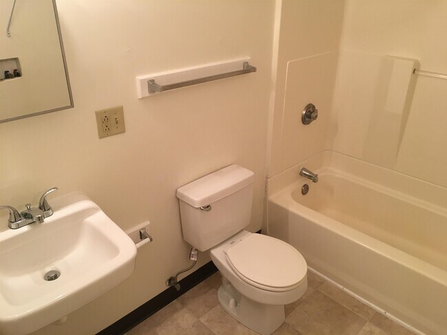 Building Photo - 239 Turner St