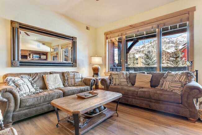Building Photo - 2900 Blackhawk Ct