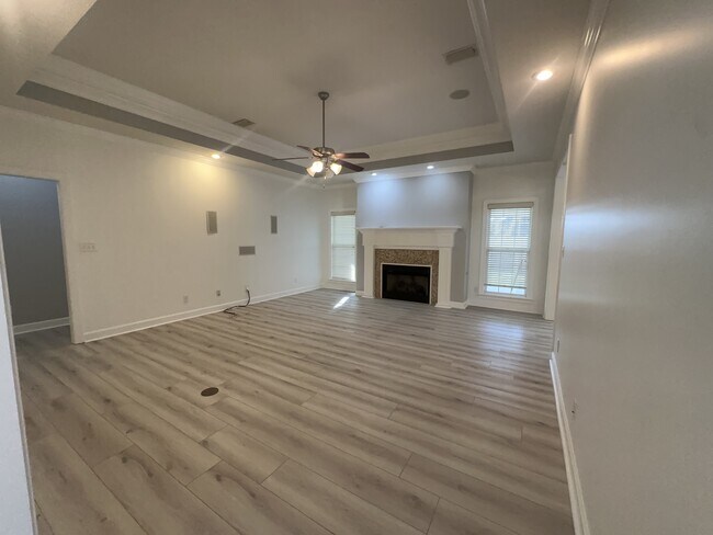 Building Photo - 3650 Victoria Dr