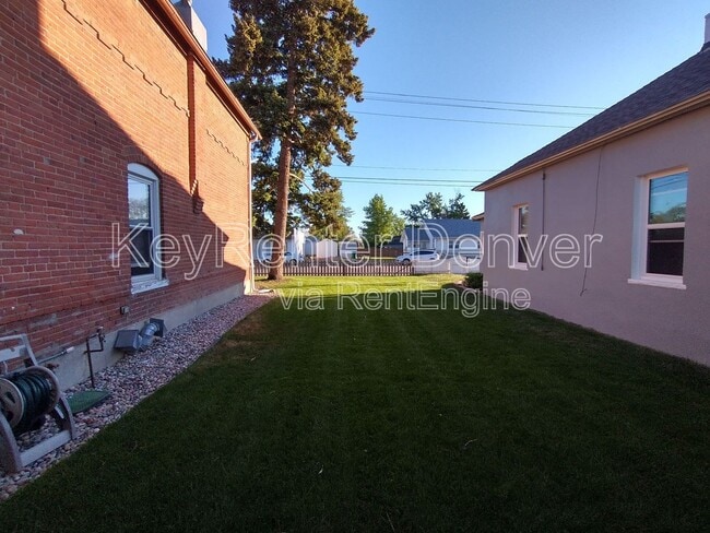 Building Photo - 12 E Quincy Ave