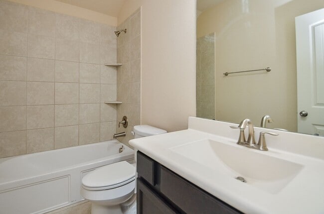 Building Photo - Gorgeous 4-bedroom home!