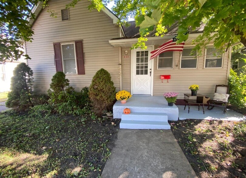 Primary Photo - 437 N 8th Ave