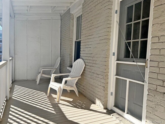 Building Photo - 19 Bridge St