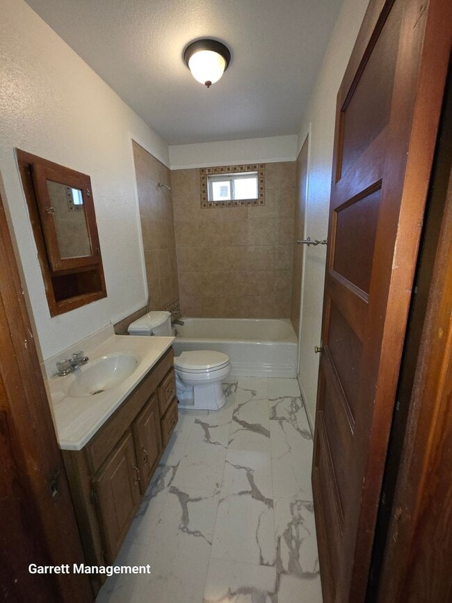 Building Photo - 2/1 House in Lampasas