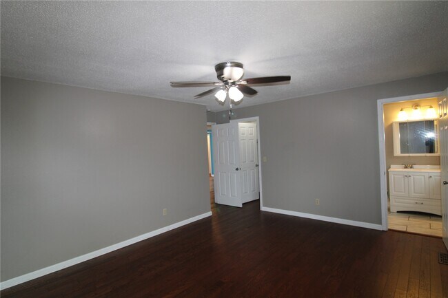 Building Photo - 736 Henry Ave