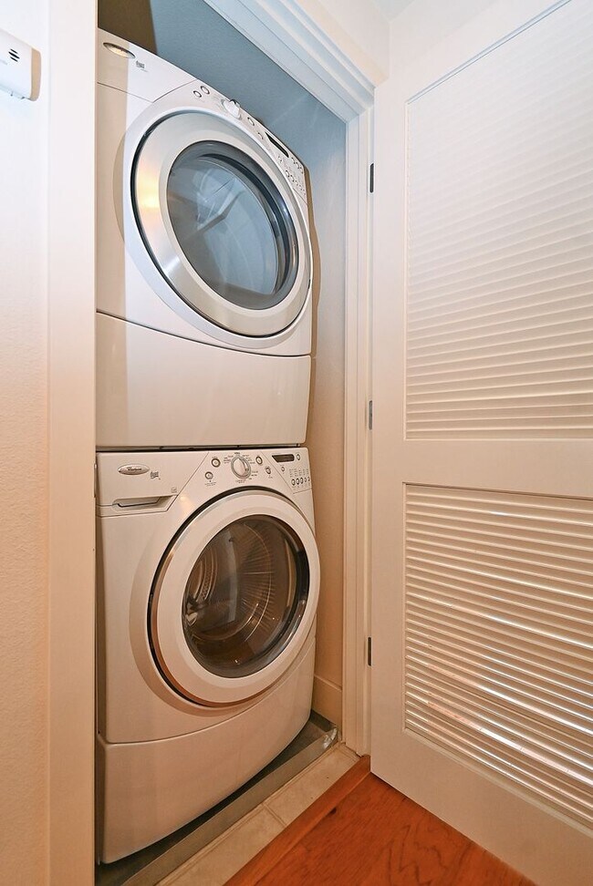 Building Photo - COMING SOON $2,650- CUTEST CONDO IN DOWNTO...