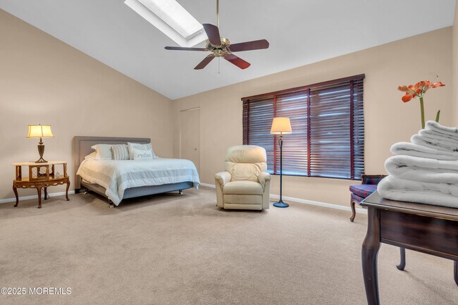 Building Photo - 4 Black Pine Ln