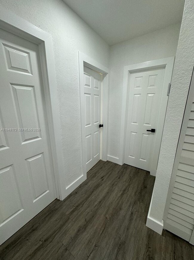 Building Photo - 11912 NE 10th Ave