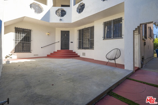 Building Photo - 1032 Masselin Ave