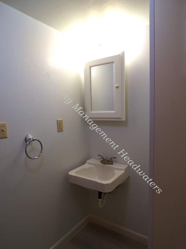 Building Photo - 3 Bedroom House for Rent