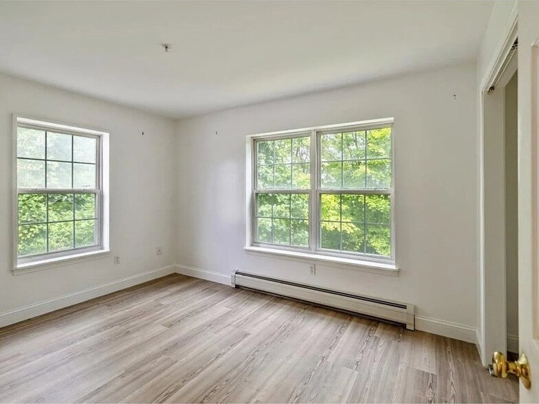 Building Photo - 301 Hildred Dr