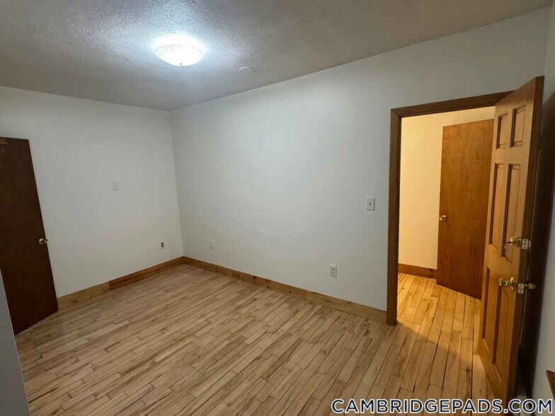 Building Photo - 114 Thorndike St