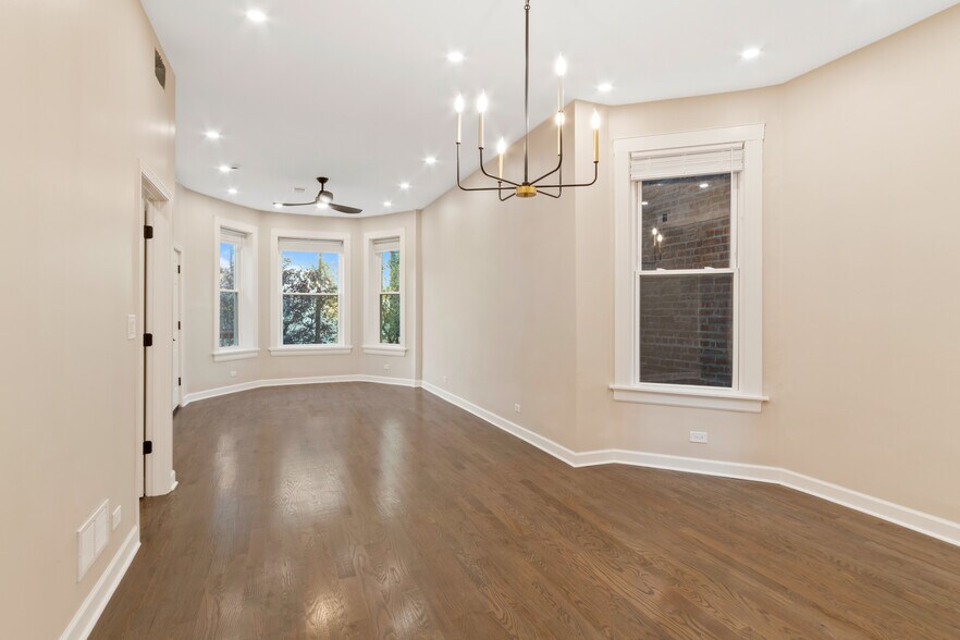 Primary Photo - 2653 W Hirsch St