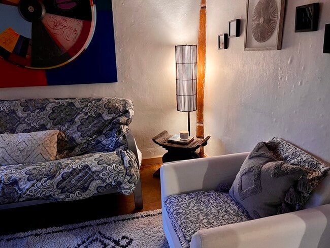 Building Photo - 114 Upper Ranchitos Rd