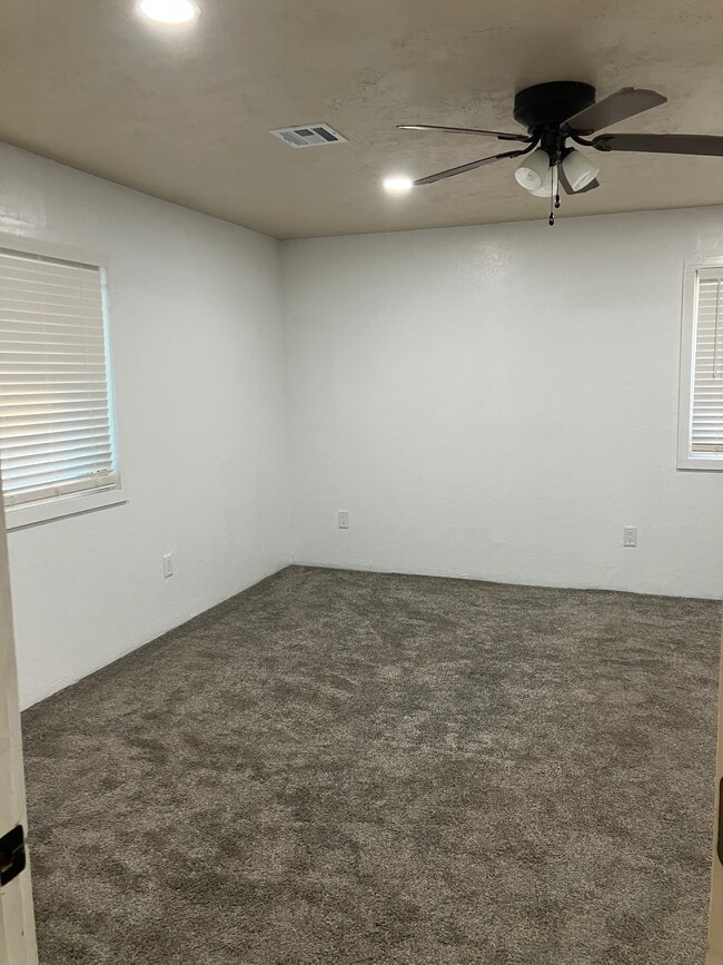 Building Photo - 4664 Primrose Ln