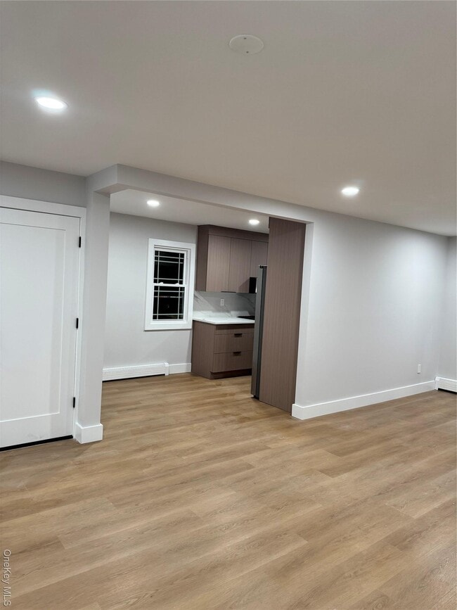 Building Photo - 15 Valerie Dr