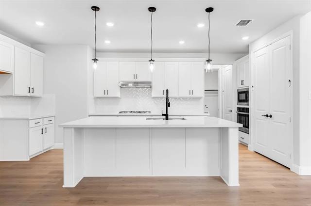 Building Photo - 1712 Goldenrod Dr