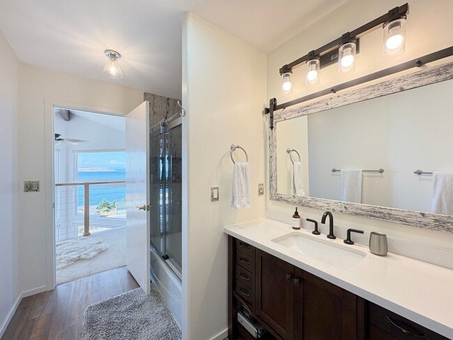 Building Photo - Stunning Home for Lease in Diamond Point