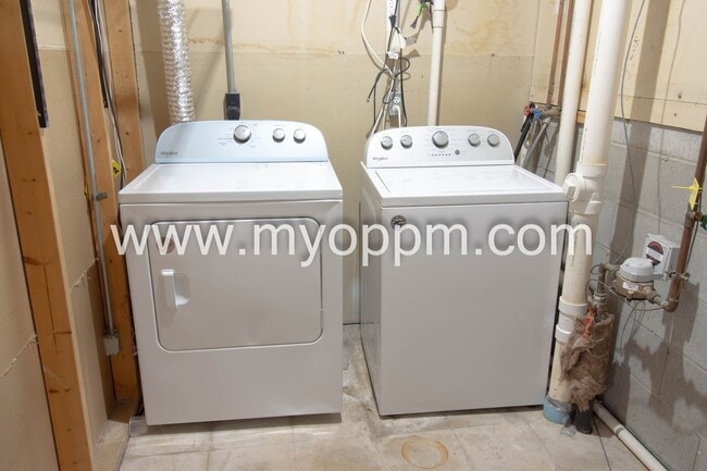 Building Photo - Available NOW! 3 Bedroom / 2 Bathroom Home | Northwest Omaha