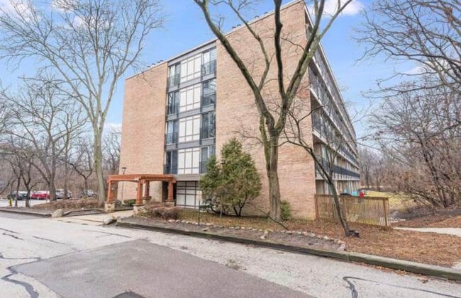 Building Photo - 5800 Oakwood Dr