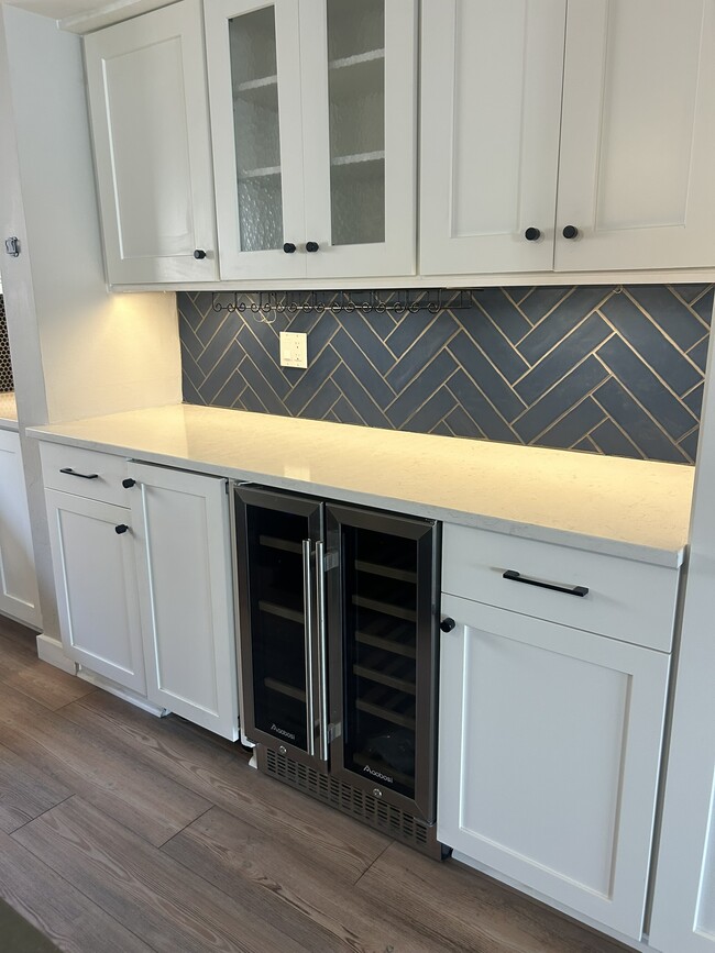 Building Photo - 240 Windward Passage