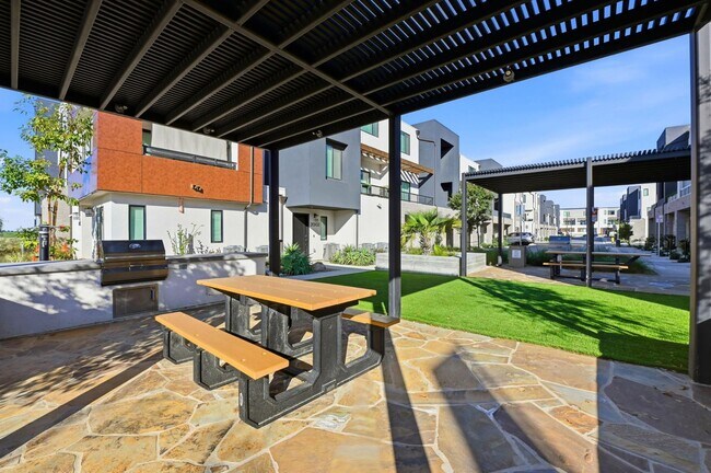 Building Photo - 2081 Acara Cir