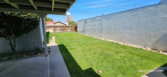 Building Photo - Charming Updated Single Story Home is Cent...