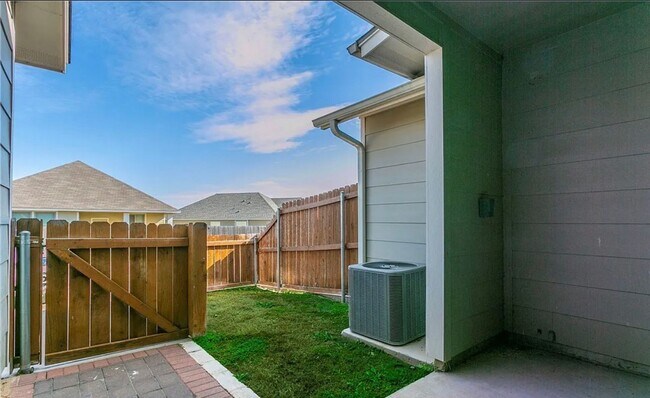 Building Photo - Cozy Townhome in Temple, Tx