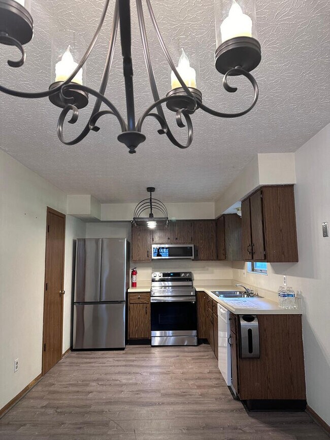 Building Photo - 3 BR 2.5 BA in Hilliard Schools