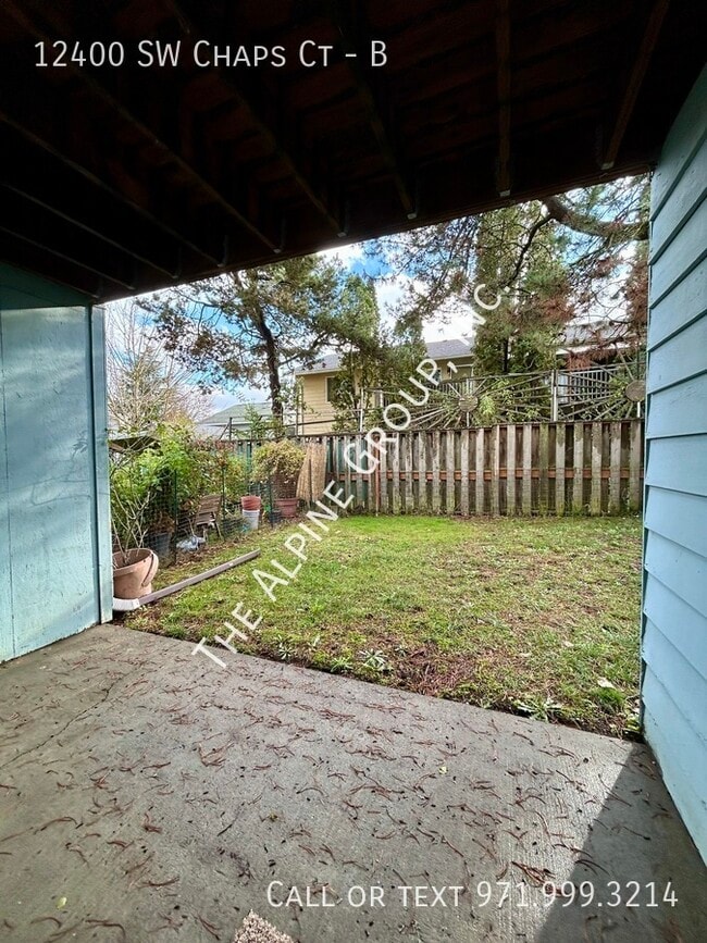 Building Photo - Ground Level 2 Bed with Fenced Yard!